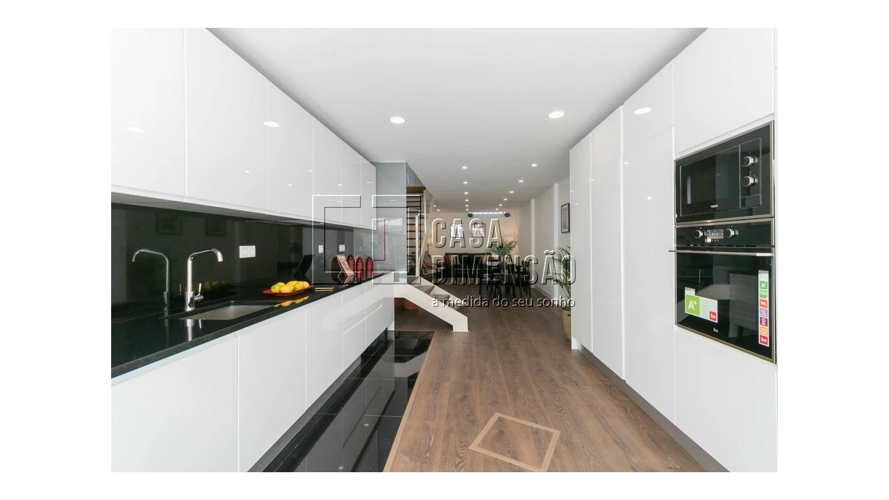 Moradia T4 para Venda em Alvalade Foto 14