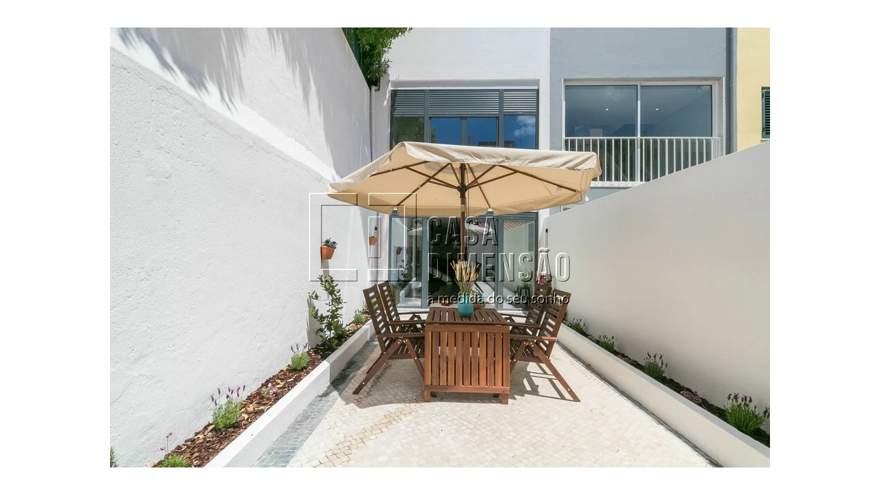 Moradia T4 para Venda em Alvalade Foto 17