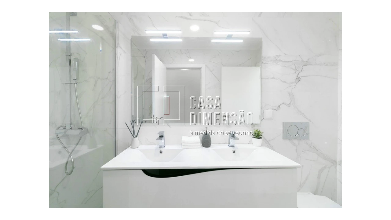 Moradia T4 para Venda em Alvalade Foto 3