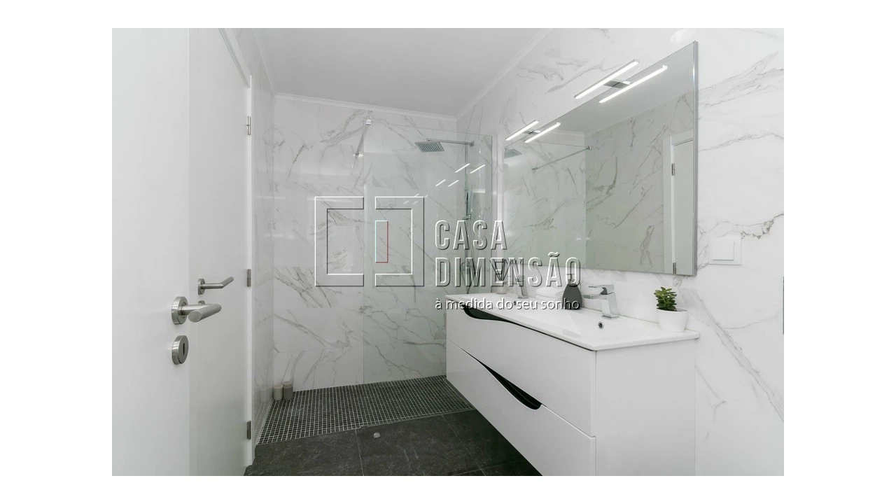 Moradia T4 para Venda em Alvalade Foto 32