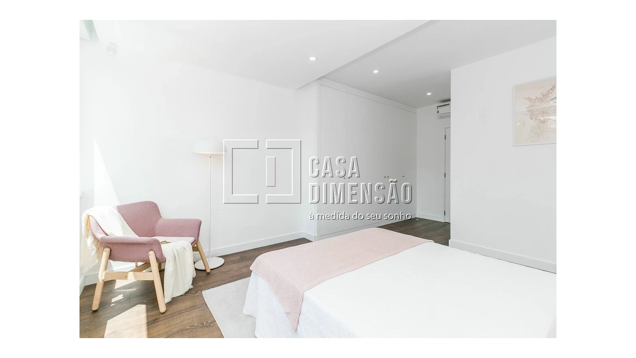 Moradia T4 para Venda em Alvalade Foto 48