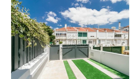 Moradia T4 para Venda em Alvalade
