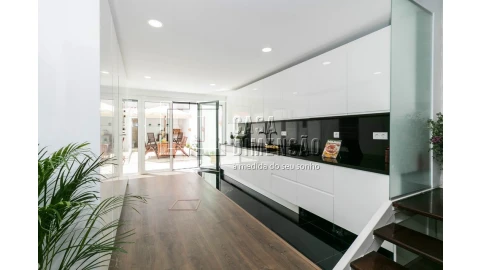 Moradia T4 para Venda em Alvalade