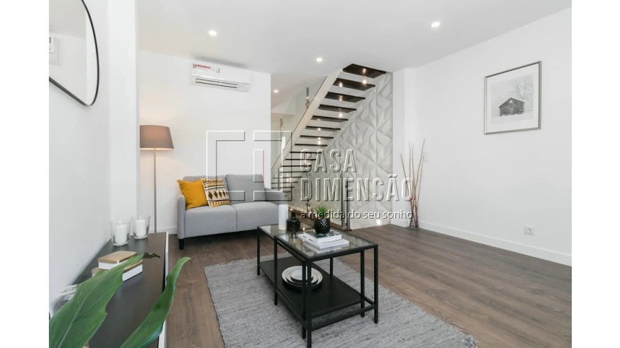 Moradia T4 para Venda em Alvalade Foto 5