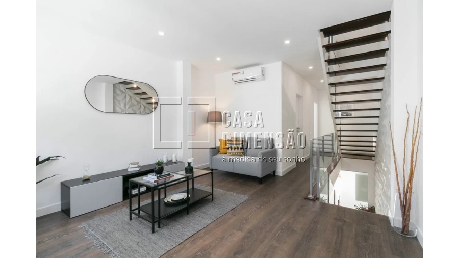 Moradia T4 para Venda em Alvalade Foto 6