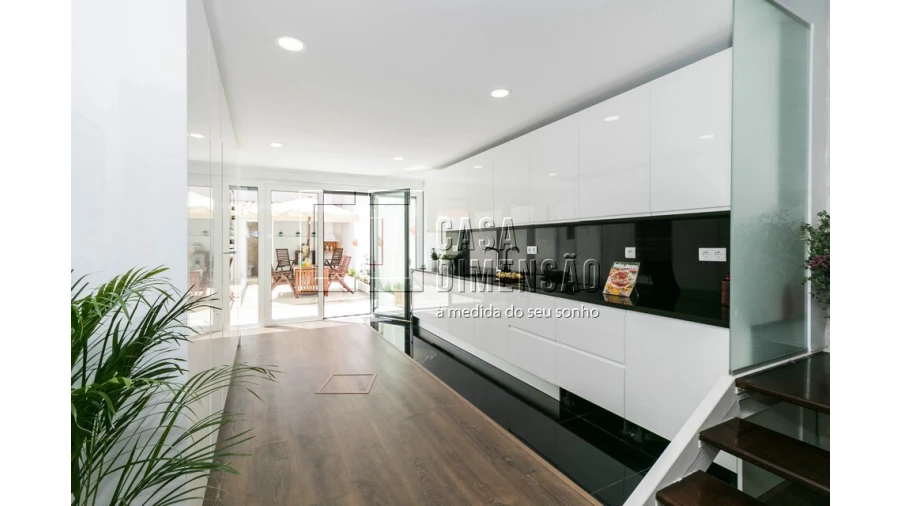 Moradia T4 para Venda em Alvalade Foto 12