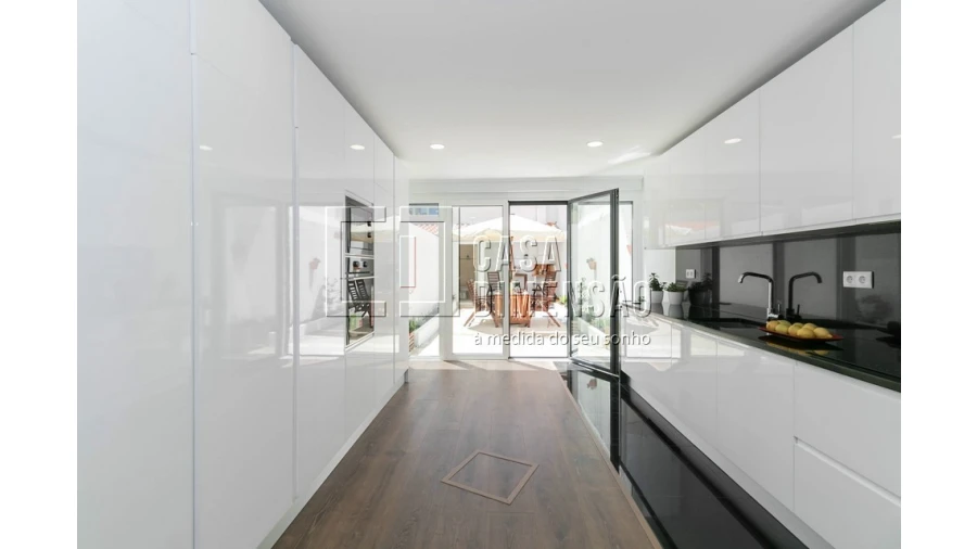 Moradia T4 para Venda em Alvalade Foto 13