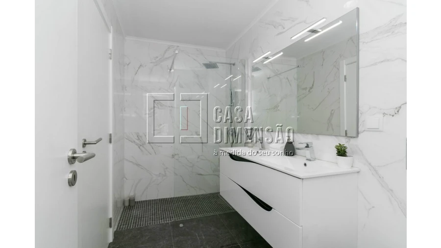 Moradia T4 para Venda em Alvalade Foto 32