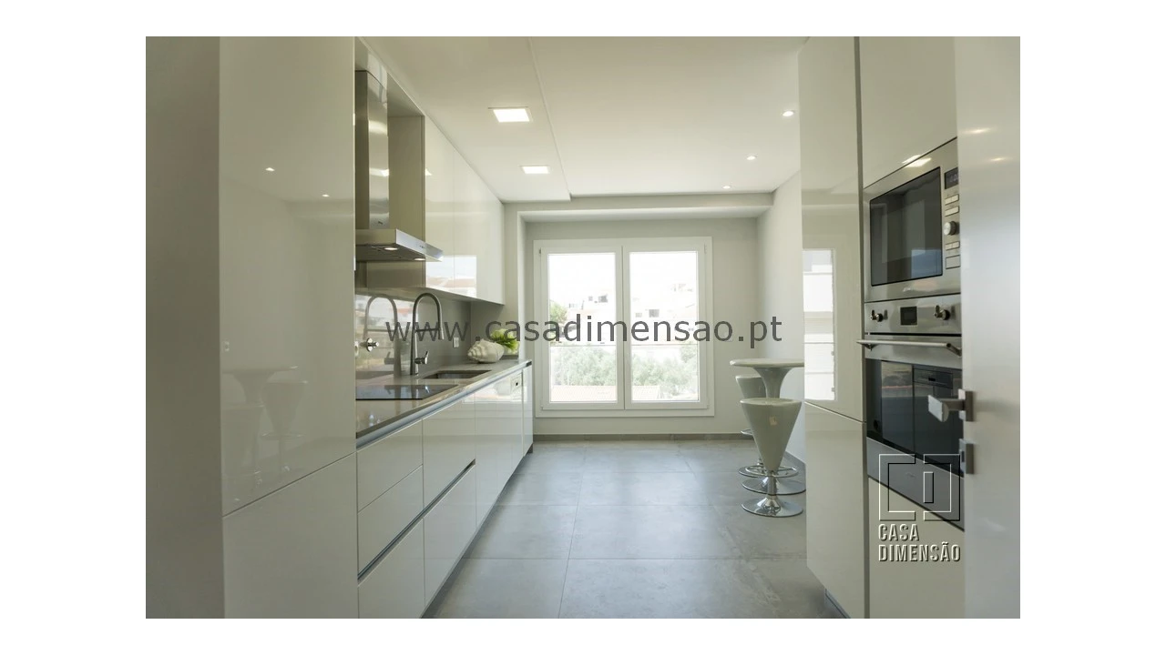 Apartamento T3 para Venda em Carnaxide e Queijas Foto 40