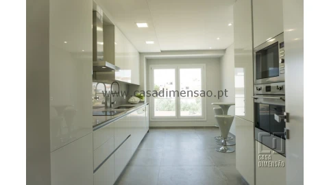 Apartamento T3 para Venda em Carnaxide e Queijas