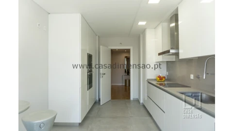 Apartamento T3 para Venda em Carnaxide e Queijas