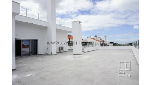 Apartamento T3 para Venda em Carnaxide e Queijas
