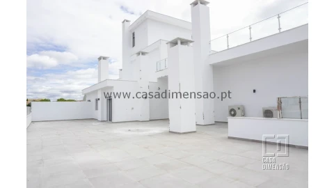 Apartamento T3 para Venda em Carnaxide e Queijas