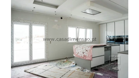 Apartamento T3 para Venda em Carnaxide e Queijas