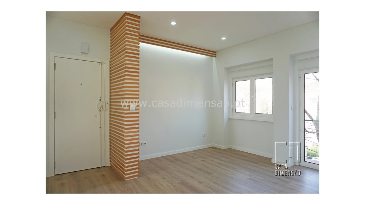 Apartamento T2 para Venda em Alvalade Foto 2