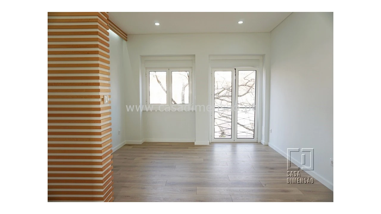 Apartamento T2 para Venda em Alvalade Foto 3