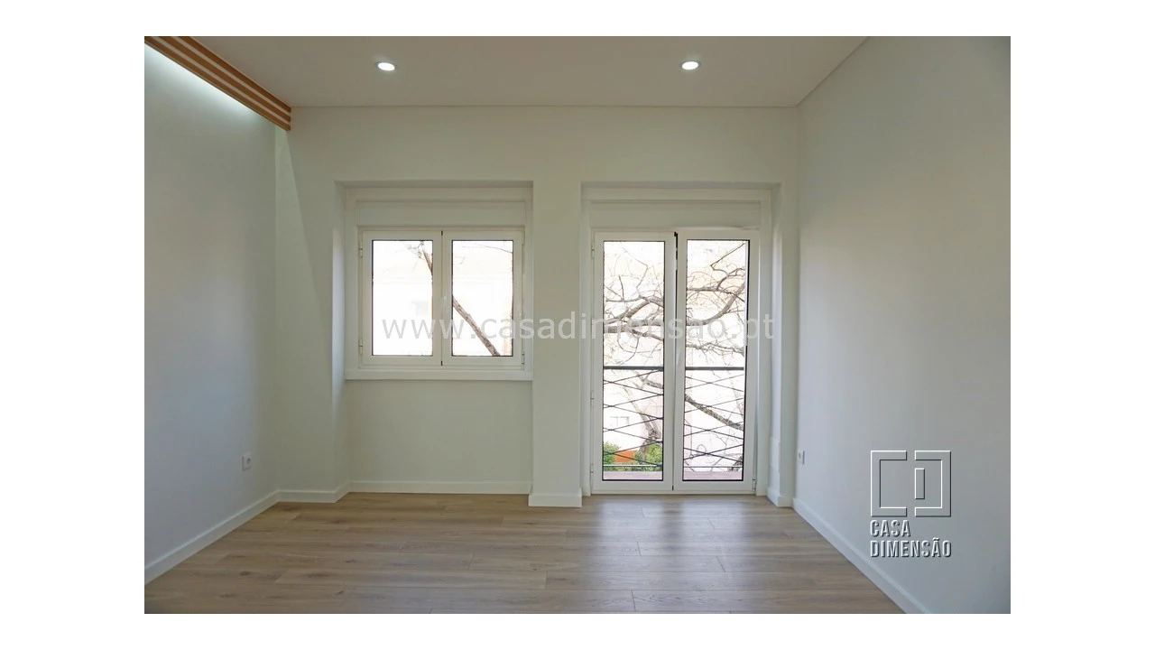 Apartamento T2 para Venda em Alvalade Foto 4