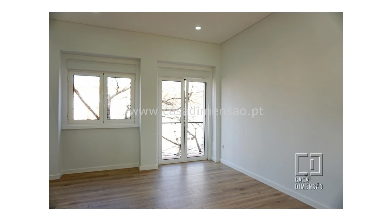 Apartamento T2 para Venda em Alvalade Foto 5