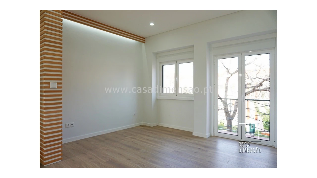 Apartamento T2 para Venda em Alvalade Foto 6