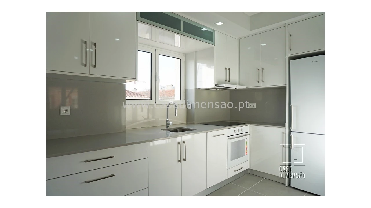 Apartamento T2 para Venda em Alvalade Foto 11