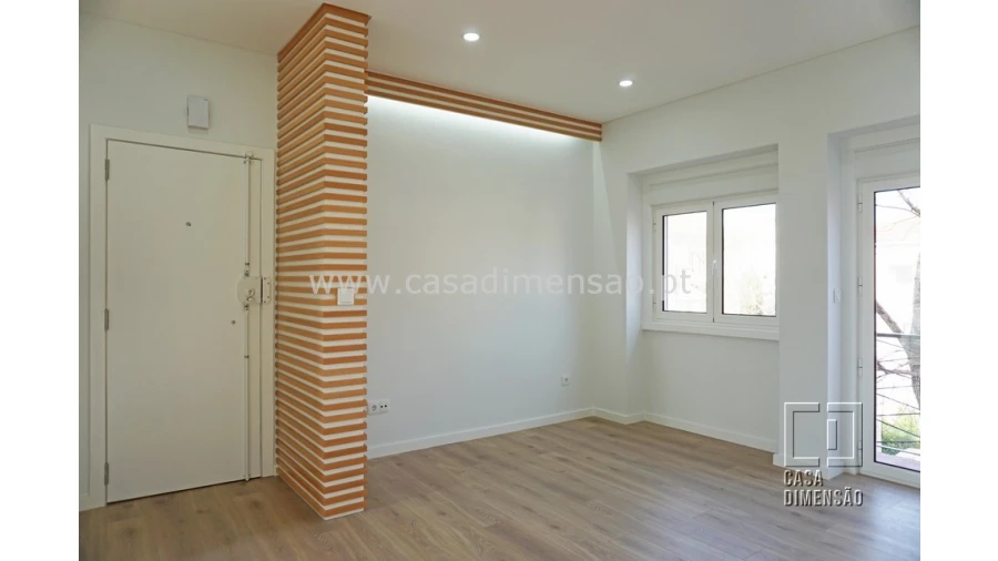 Apartamento T2 para Venda em Alvalade Foto 2