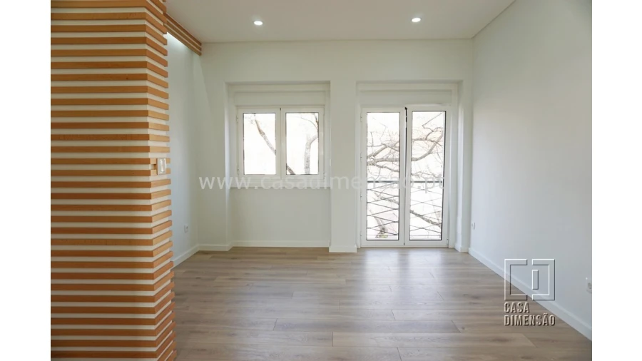 Apartamento T2 para Venda em Alvalade Foto 3