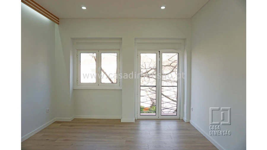 Apartamento T2 para Venda em Alvalade Foto 4