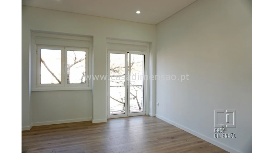 Apartamento T2 para Venda em Alvalade Foto 5