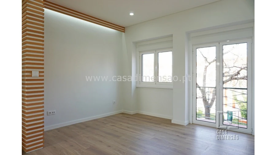 Apartamento T2 para Venda em Alvalade Foto 6