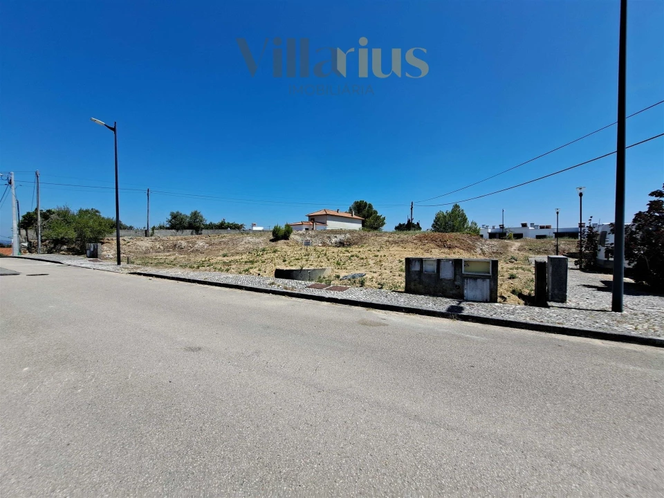Terreno para Venda em São João Baptista e Santa Maria dos Olivais Foto 1