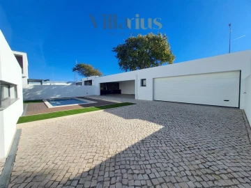 Moradia T5 para Venda em Nossa Sra de Fatima