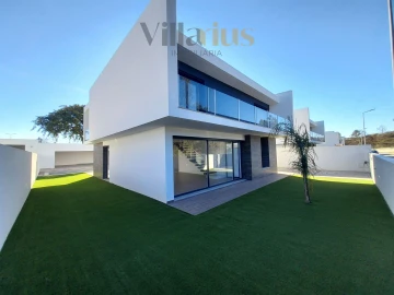 Moradia T5 para Venda em Nossa Sra de Fatima