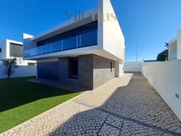 Moradia T5 para Venda em Nossa Sra de Fatima