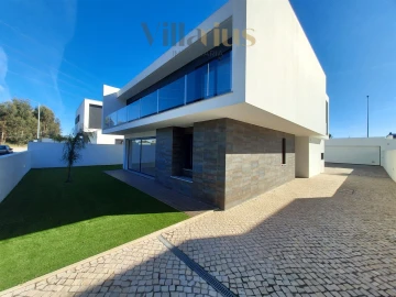 Moradia T5 para Venda em Nossa Sra de Fatima