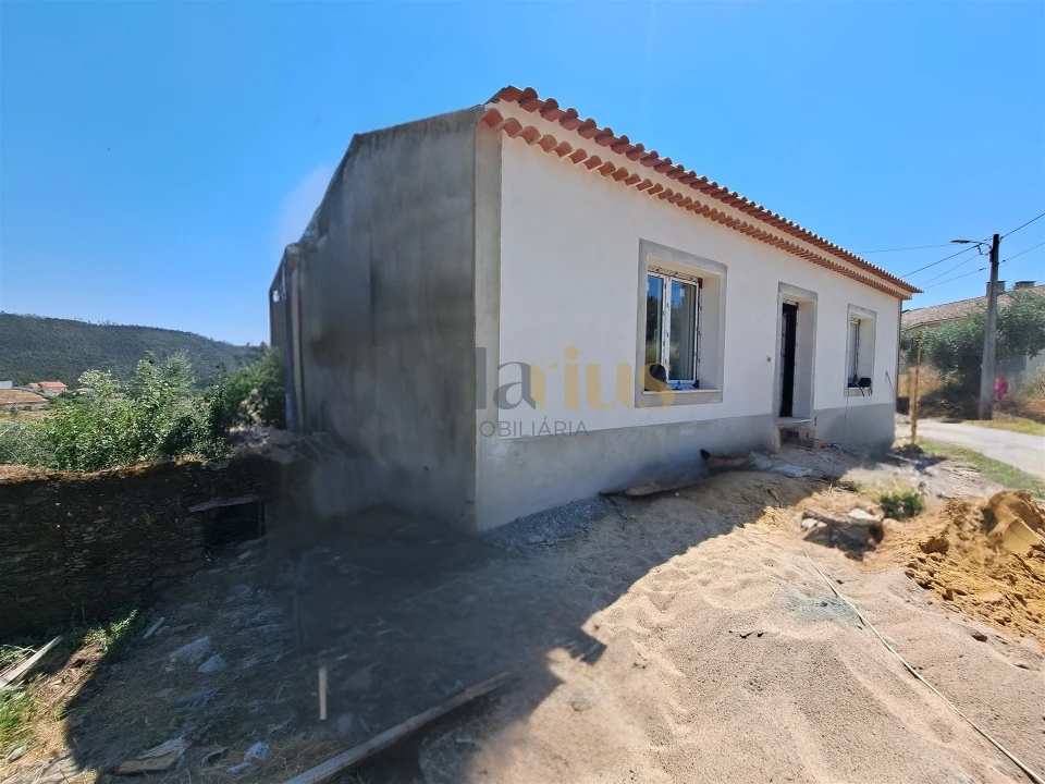 Moradia T3 para Venda em Olalhas Foto 2