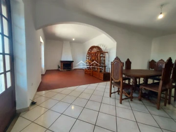 Moradia T4 para Venda em Madalena e Beselga