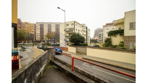 Moradia T6 para Venda em Mafamude e Vilar do Paraíso