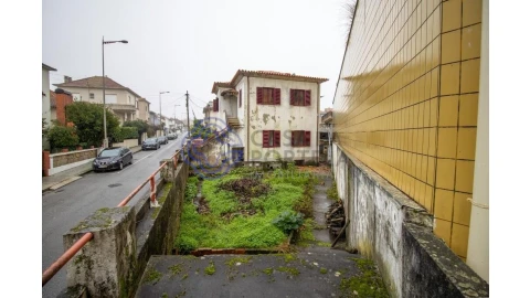 Moradia T6 para Venda em Mafamude e Vilar do Paraíso