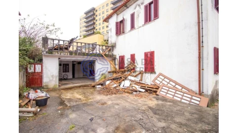 Moradia T6 para Venda em Mafamude e Vilar do Paraíso