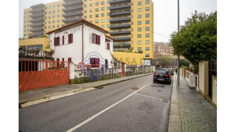 Moradia T6 para Venda em Mafamude e Vilar do Paraíso