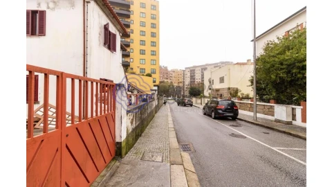 Moradia T6 para Venda em Mafamude e Vilar do Paraíso
