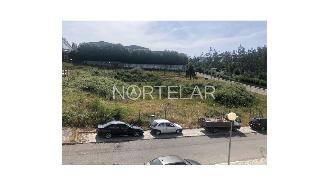 Terreno para Venda em Esmeriz e Cabeçudos Foto 1