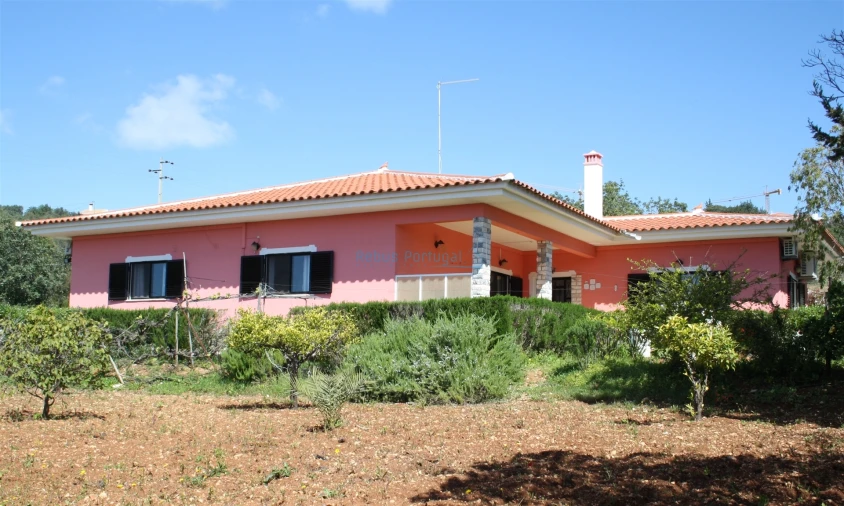 Moradia T3 para Venda em Santa Barbara de Nexe Foto 1