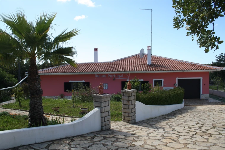 Moradia T3 para Venda em Santa Barbara de Nexe Foto 2