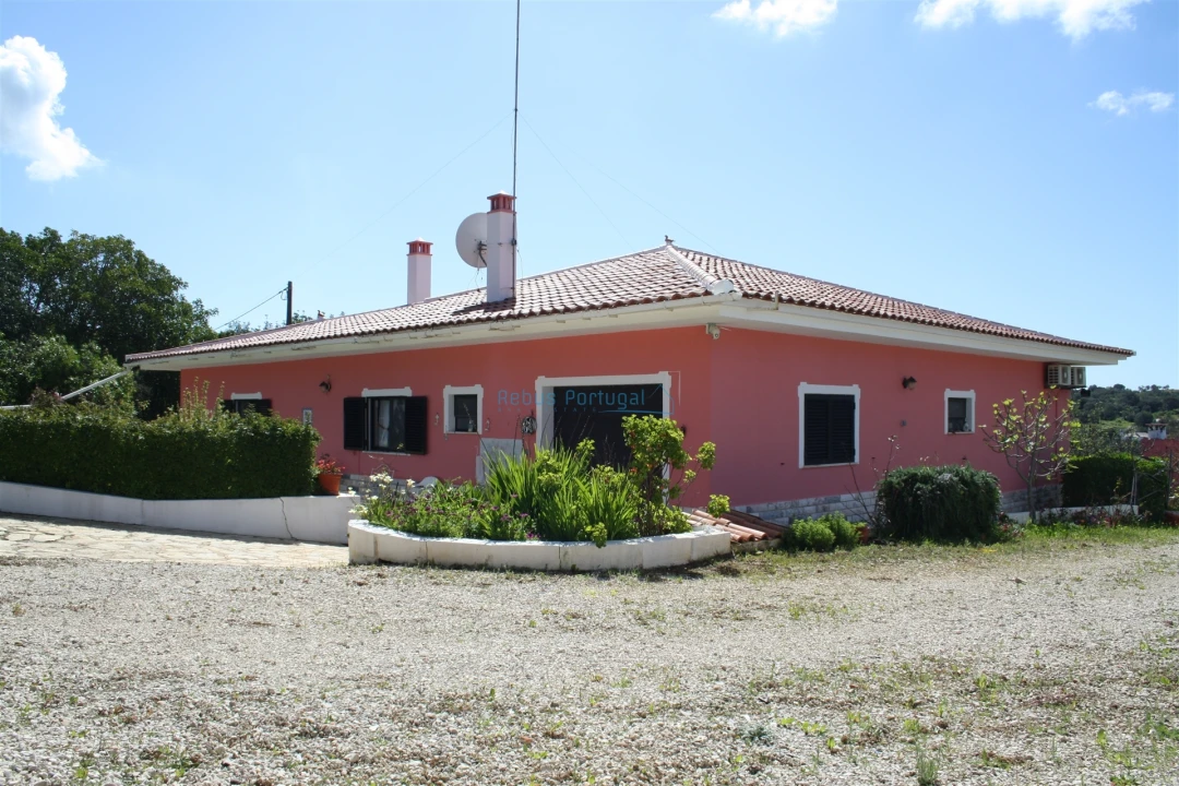 Moradia T3 para Venda em Santa Barbara de Nexe Foto 3