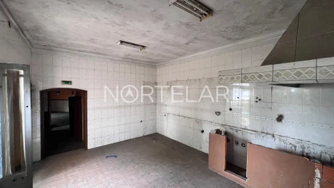 Moradia T8 para Venda em Bougado (São Martinho e Santiago)