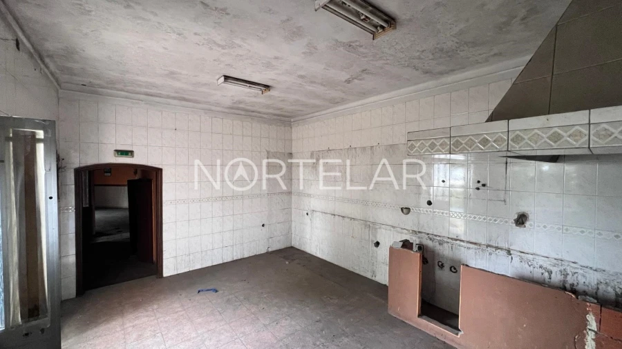 Moradia T8 para Venda em Bougado (São Martinho e Santiago) Foto 18
