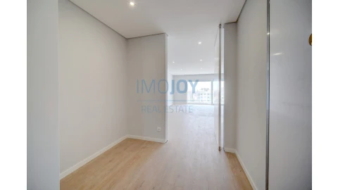 Apartamento T3 para Venda em Carcavelos e Parede