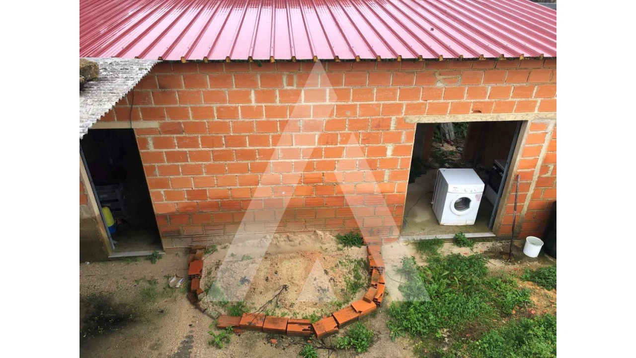 Moradia T3 para Venda em Sepins e Bolho Foto 1