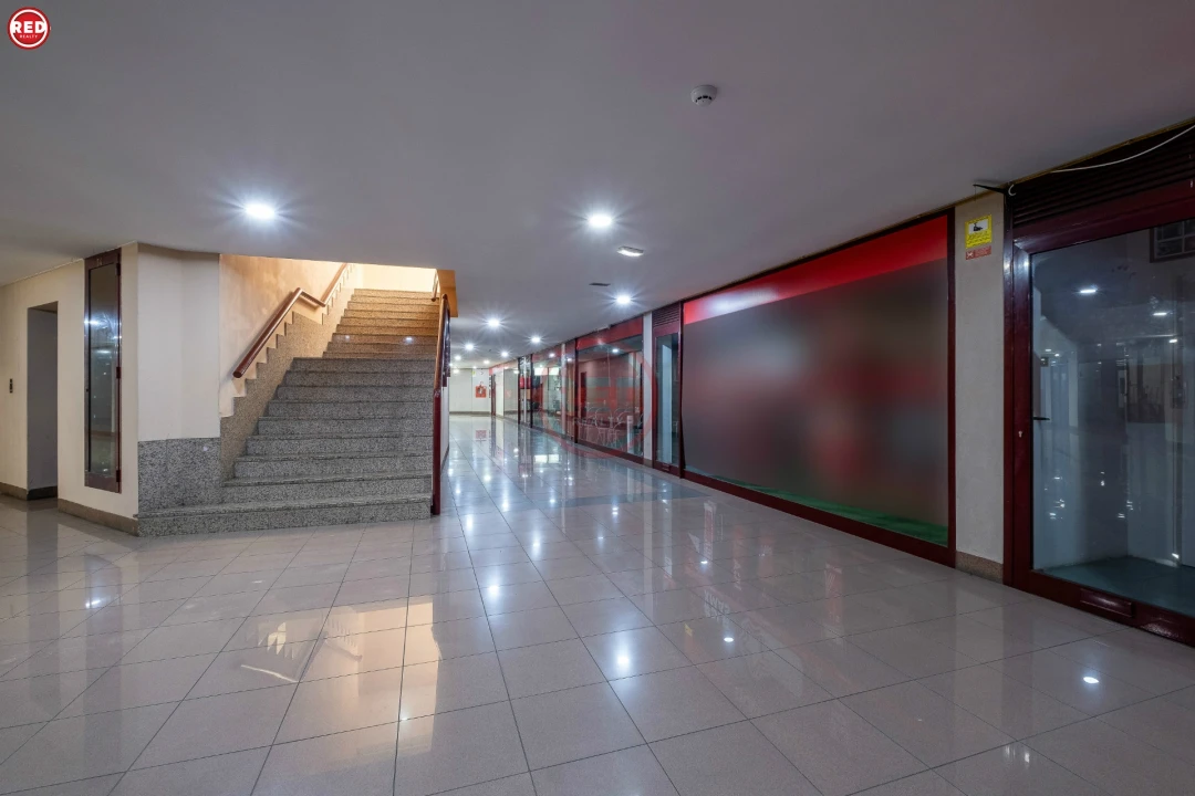 Loja para Venda em Mafamude e Vilar do Paraíso Foto 4